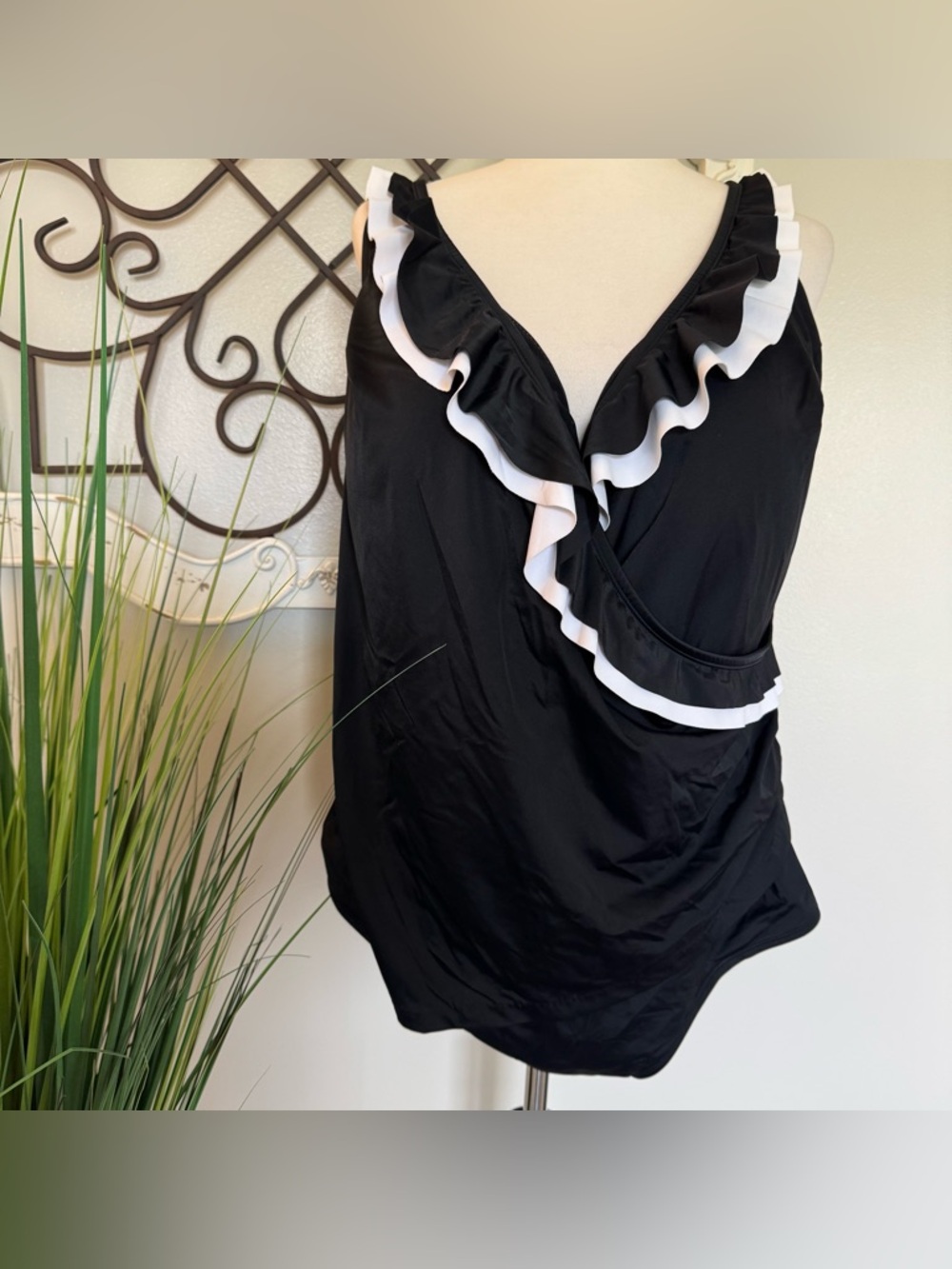 NWT CATHERINES Size 30W One Piece Swimsuit in Black & White